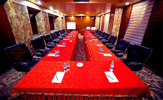 Top Hotel in Patna with Restaurant & Banquet Hall: Red Velvet