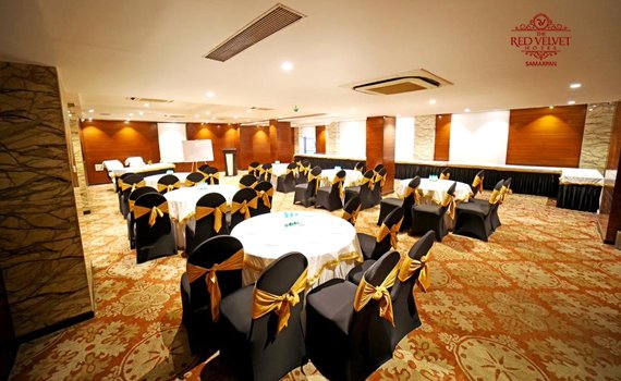 Top Hotel in Patna with Restaurant & Banquet Hall: Red Velvet